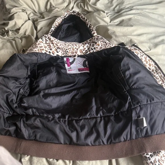 Billabong Leopard-Print Hooded Ski Jacket in Cream, Brown & Black - Picture 11 of 16